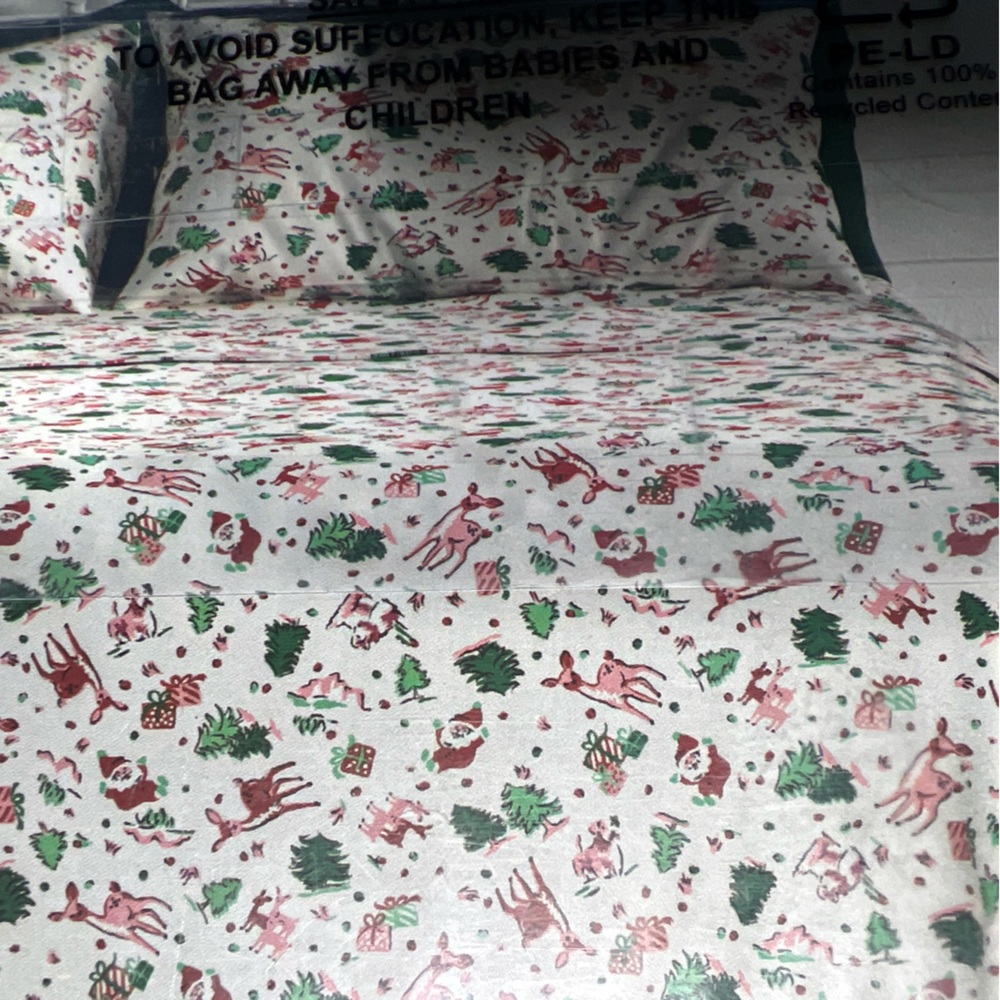 NWT CATH KIDSTON Pink Christmas Ditsy Deer 4 Piece Queen Size Sheet Set - Picture 4 of 7